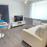 Cote Cour, T2 Espace Exterieur Au Calme ルルド