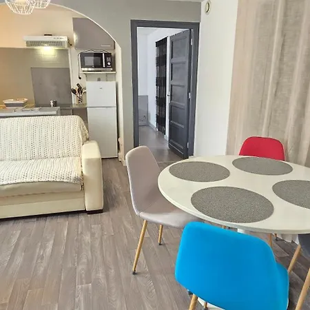 Appartement Cote Cour, T2 Espace Exterieur Au Calme